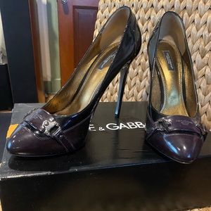 Dolce & Gabbana Plateau Vernice Heels in Nero/Viola